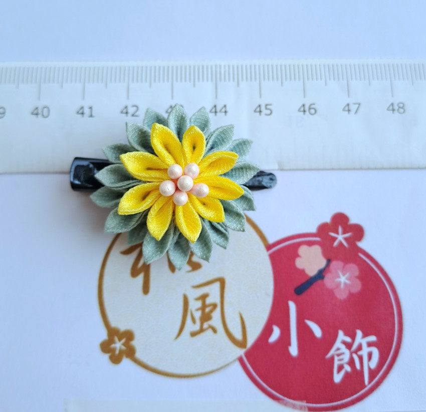 迷你日式小重菊夾飾-粉綠與粉黃色的組合-直徑約4厘米 (手工製作會有少許誤差)